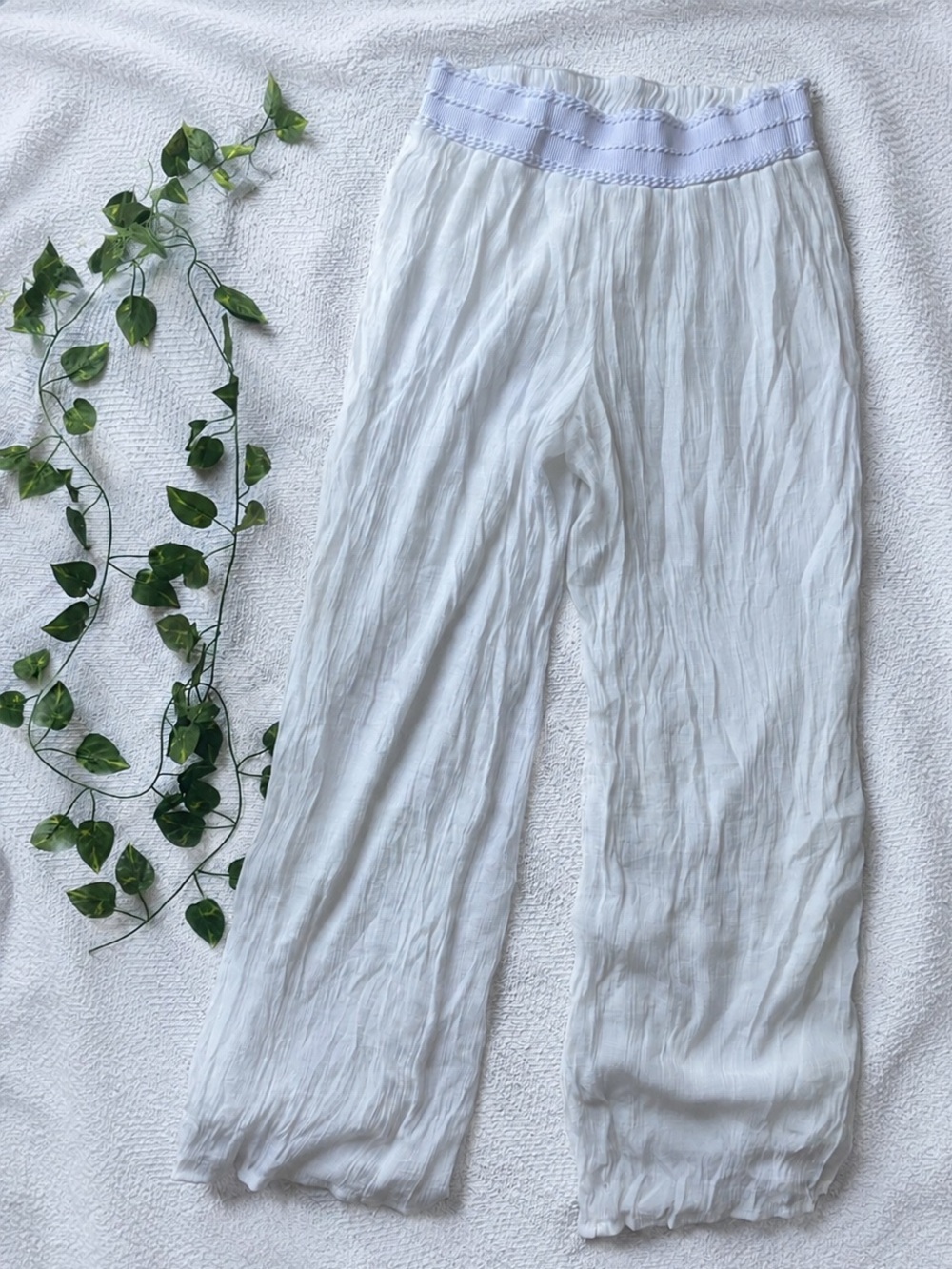 Flowy White Coastal Pants | high-waisted | size 26 (small)